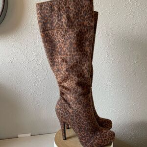 NIB JustFab Janae Leopard Kneed Boots Size 8